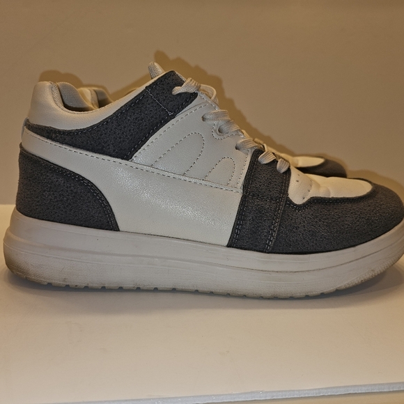 Axel Arigato White and Gray Sneakers main image 8